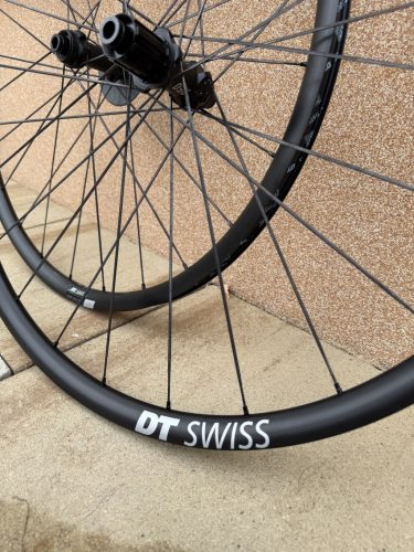 DT Swiss ER 1600 SPLINE® 28" 23mm tárcsafékes Shimano HG vagy XDR kerékszett (picit használt)
