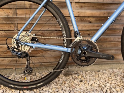 SB6 bikepacking acélvázas gravel,  Shimano GRX 2x11s -  (égszínkék)
