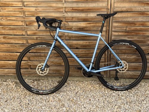 SB6 bikepacking acélvázas gravel,  Shimano GRX 2x11s -  (égszínkék)