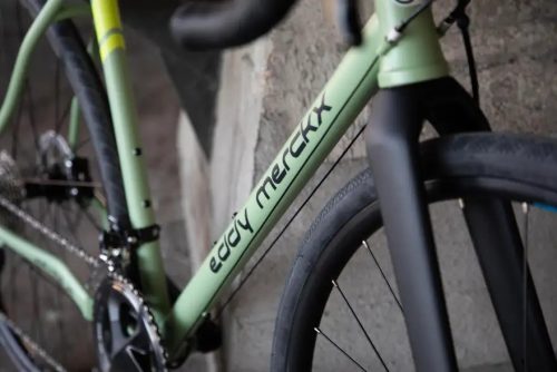 Eddy Merckx PÉVÉLE ST acél gravel pastel zöld egyedi rendelésre